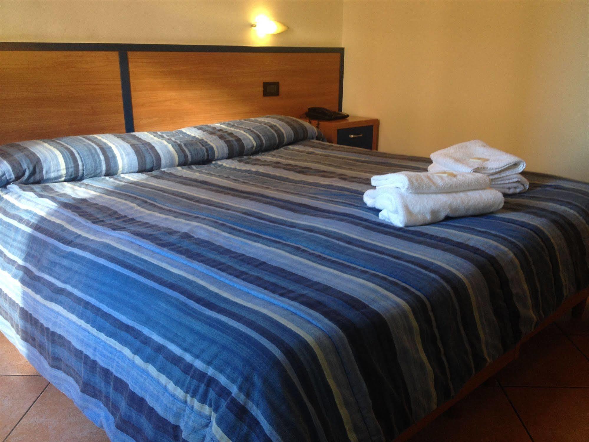 Hotel Iride Stazione Lambrate Citta Studi Milánó Kültér fotó